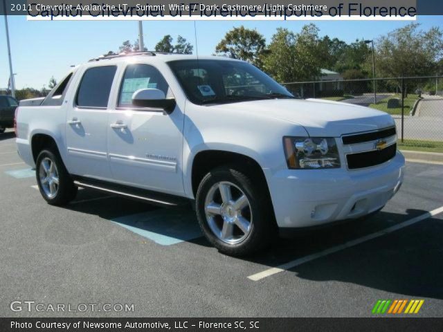 2011 Chevrolet Avalanche LT in Summit White