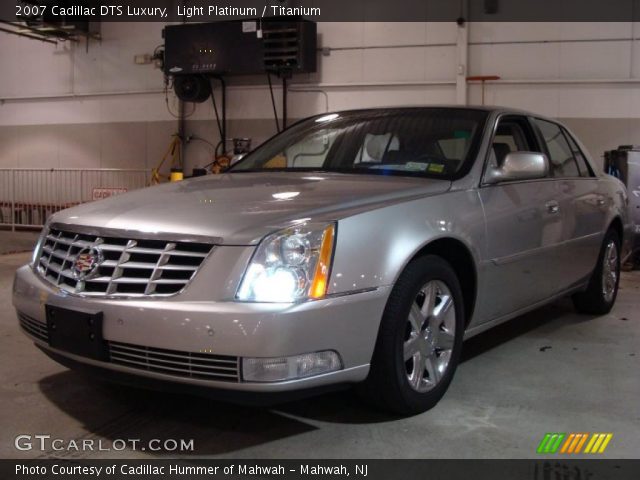 2007 Cadillac DTS Luxury in Light Platinum