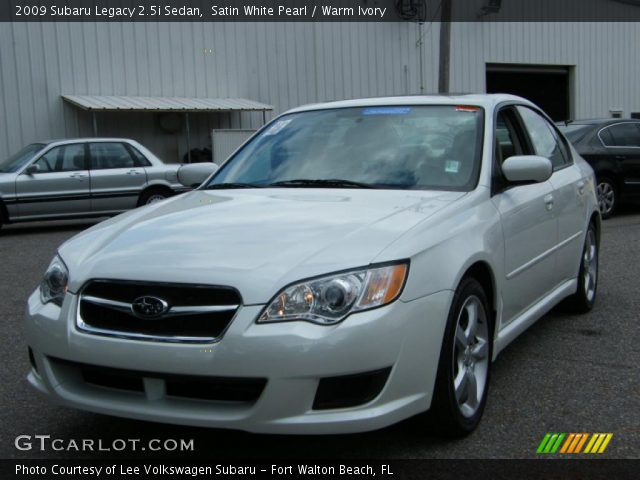 2009 Subaru Legacy 2.5i Sedan in Satin White Pearl