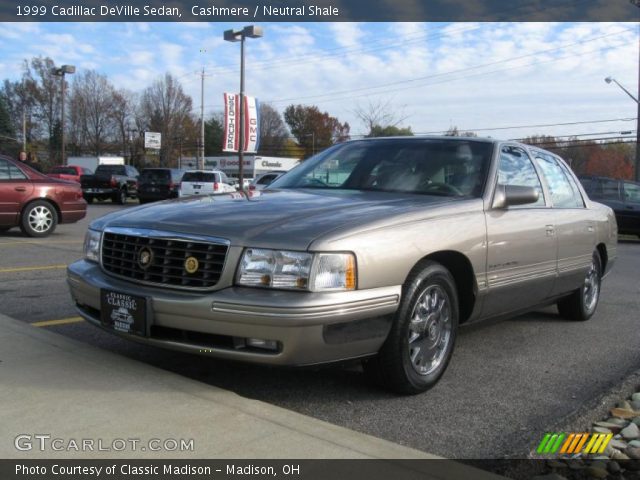 1999 Cadillac DeVille Sedan in Cashmere