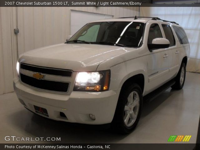 2007 Chevrolet Suburban 1500 LT in Summit White