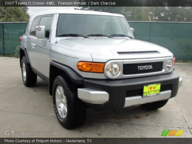 2007 Toyota FJ Cruiser 4WD in Titanium Metallic