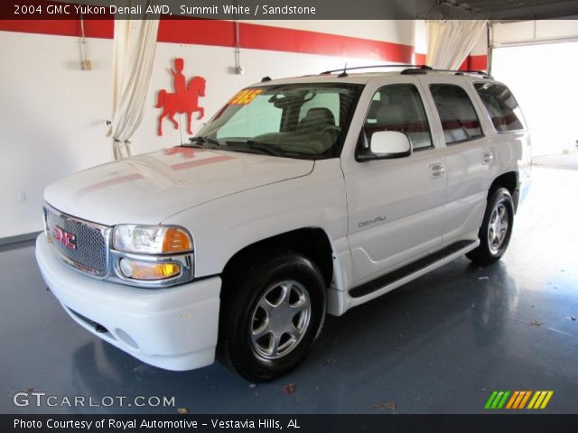 2004 GMC Yukon Denali AWD in Summit White