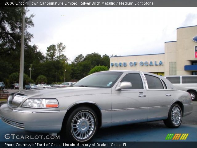 2006 Lincoln Town Car Signature Limited in Silver Birch Metallic