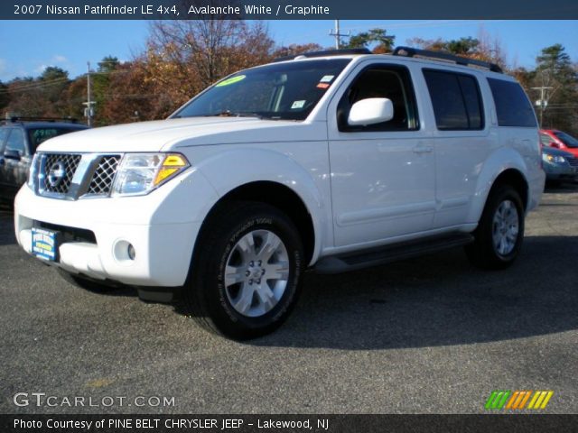 2007 Nissan Pathfinder LE 4x4 in Avalanche White