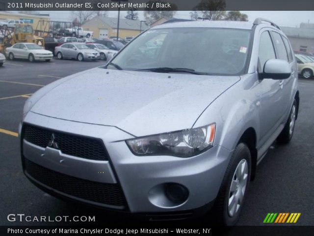 2011 Mitsubishi Outlander ES in Cool Silver Metallic