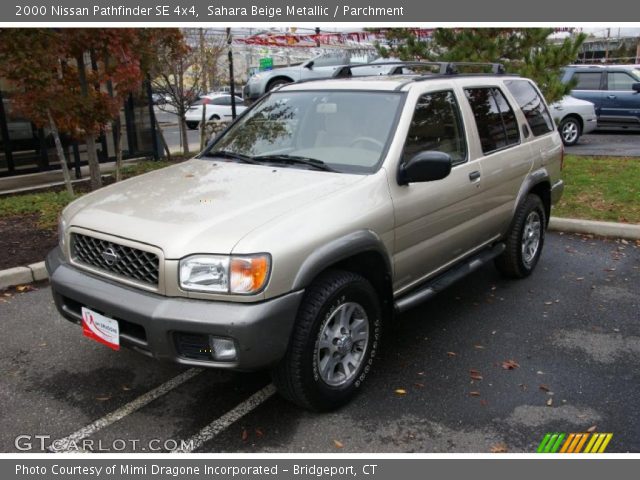 2000 Nissan Pathfinder SE 4x4 in Sahara Beige Metallic