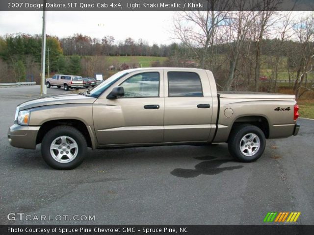 2007 Dodge Dakota SLT Quad Cab 4x4 in Light Khaki Metallic