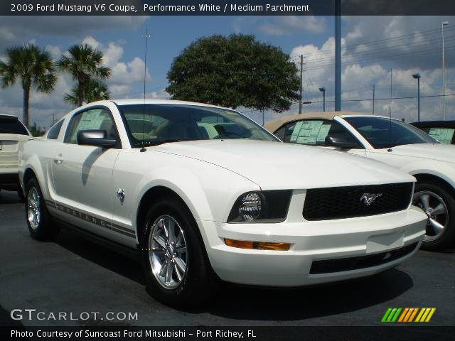 Performance White 2009 Ford Mustang V6 Coupe Medium