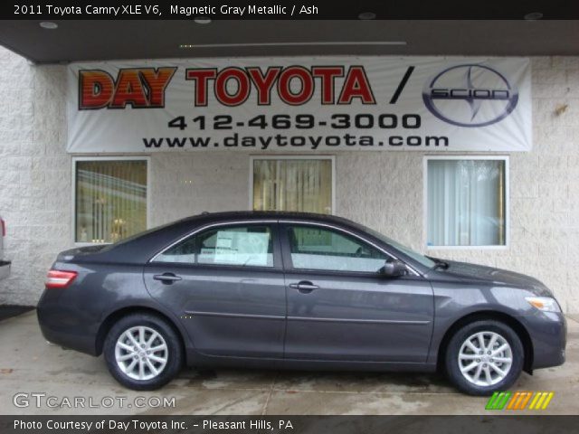 2011 Toyota Camry XLE V6 in Magnetic Gray Metallic