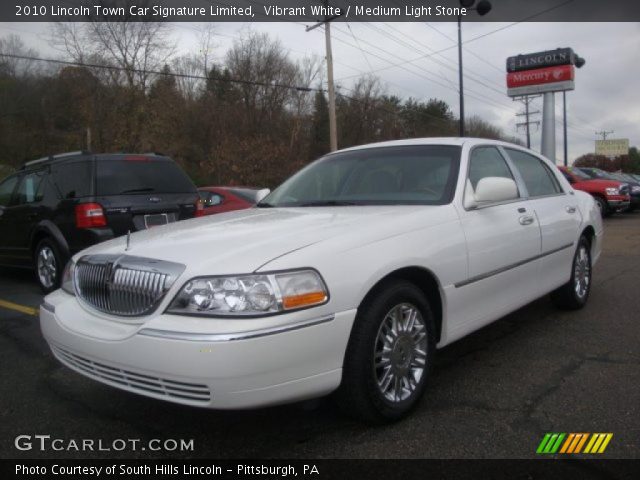 2010 Lincoln Town Car Signature Limited in Vibrant White