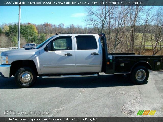 2007 Chevrolet Silverado 3500HD Crew Cab 4x4 Chassis in Silver Birch Metallic