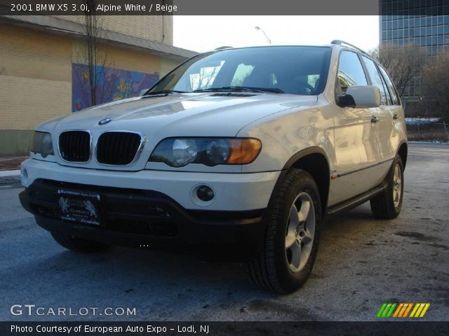 2001 BMW X5 3.0i in Alpine White