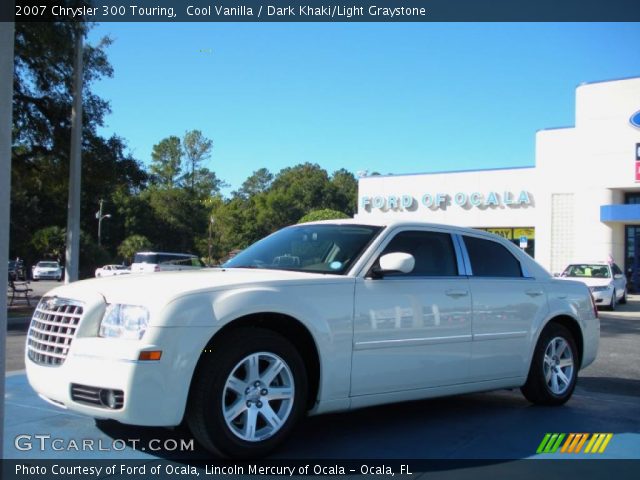 2007 Chrysler 300 Touring in Cool Vanilla