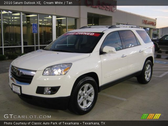 2010 Saturn Outlook XE in Cream White