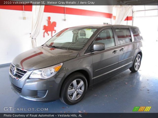 2010 Volkswagen Routan SE in Meteor Gray Metallic