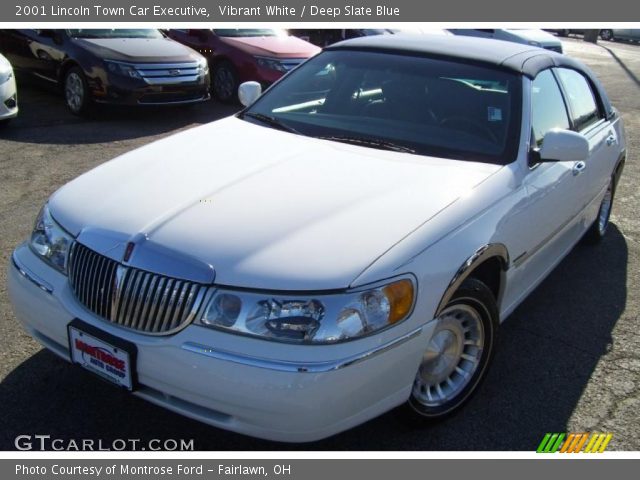 2001 Lincoln Town Car Executive in Vibrant White