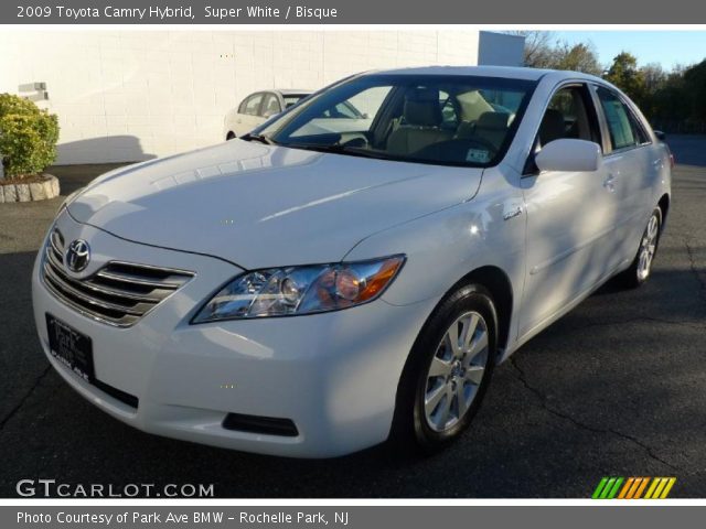 2009 Toyota Camry Hybrid in Super White