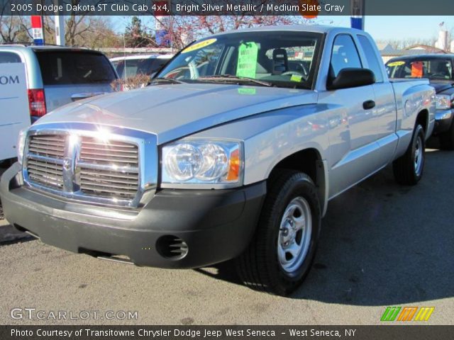 2005 Dodge Dakota ST Club Cab 4x4 in Bright Silver Metallic