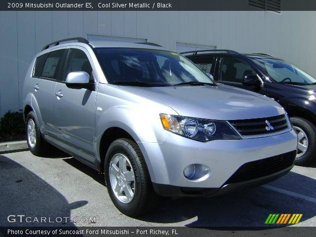 2009 Mitsubishi Outlander ES in Cool Silver Metallic