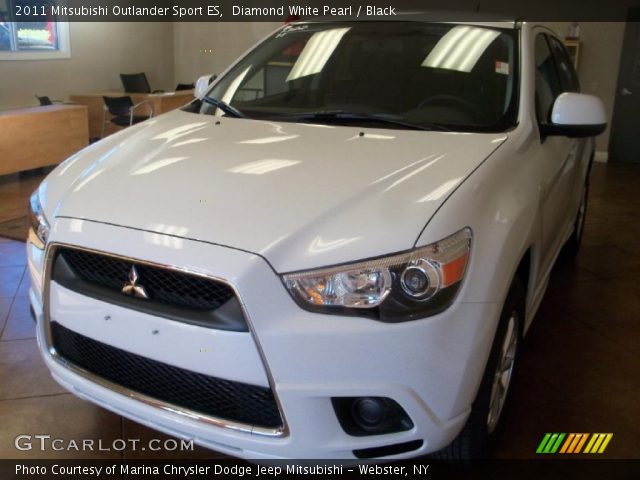 2011 Mitsubishi Outlander Sport ES in Diamond White Pearl