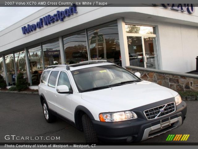 2007 Volvo XC70 AWD Cross Country in Ice White