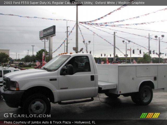 2003 Ford F550 Super Duty XL Regular Cab Chassis Utility in Oxford White