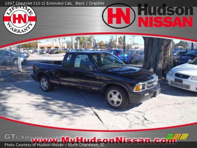 1997 Chevrolet S10 LS Extended Cab in Black
