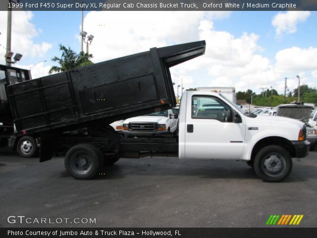 1999 Ford F450 Super Duty XL Regular Cab Chassis Bucket Truck in Oxford White
