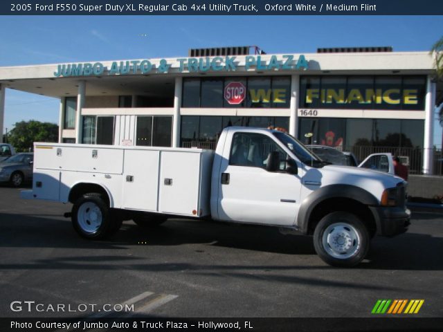 2005 Ford F550 Super Duty XL Regular Cab 4x4 Utility Truck in Oxford White