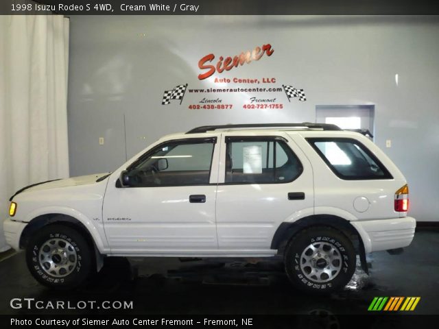 1998 Isuzu Rodeo S 4WD in Cream White