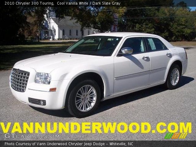 2010 Chrysler 300 Touring in Cool Vanilla White