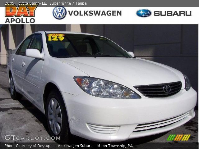 2005 Toyota Camry LE in Super White