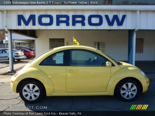 2009 Volkswagen New Beetle 2.5 Coupe in Sunflower Yellow