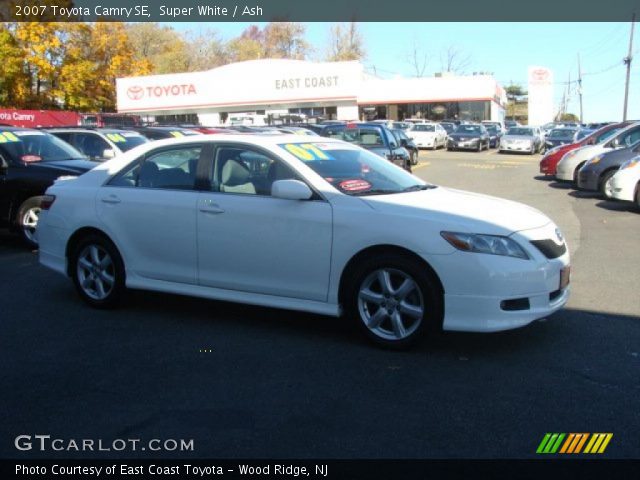 2007 Toyota Camry SE in Super White