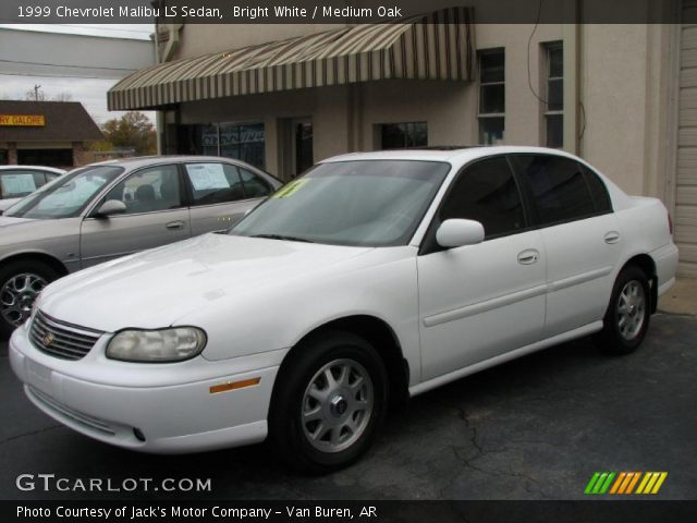 1999 Chevrolet Malibu LS Sedan in Bright White