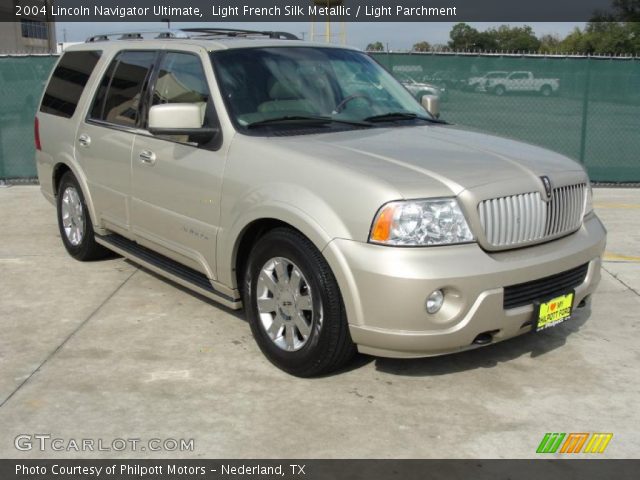 2004 Lincoln Navigator Ultimate in Light French Silk Metallic