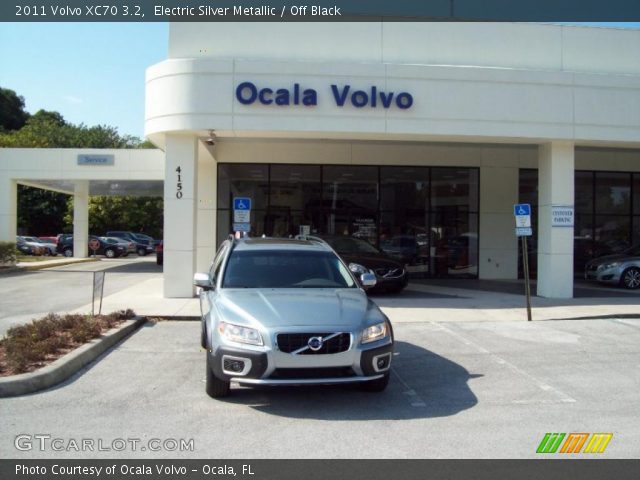 2011 Volvo XC70 3.2 in Electric Silver Metallic