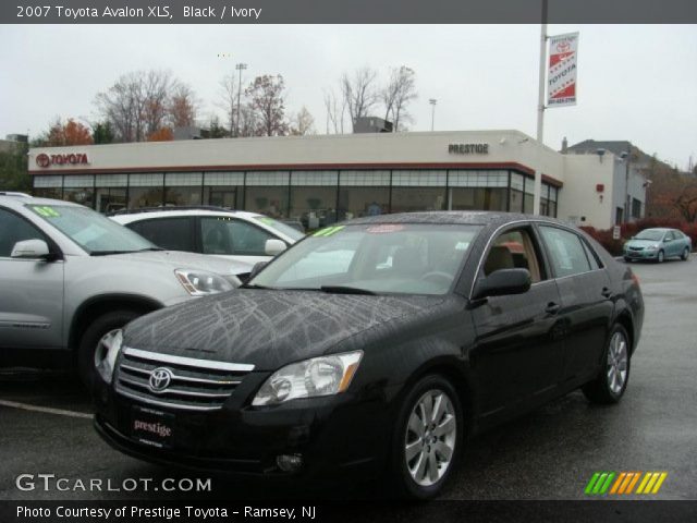 2007 Toyota Avalon XLS in Black