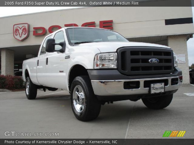 2005 Ford F350 Super Duty XL Crew Cab 4x4 in Oxford White