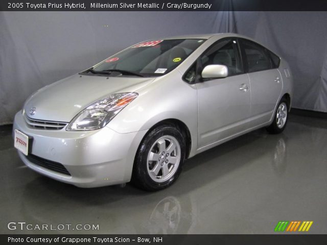 2005 Toyota Prius Hybrid in Millenium Silver Metallic