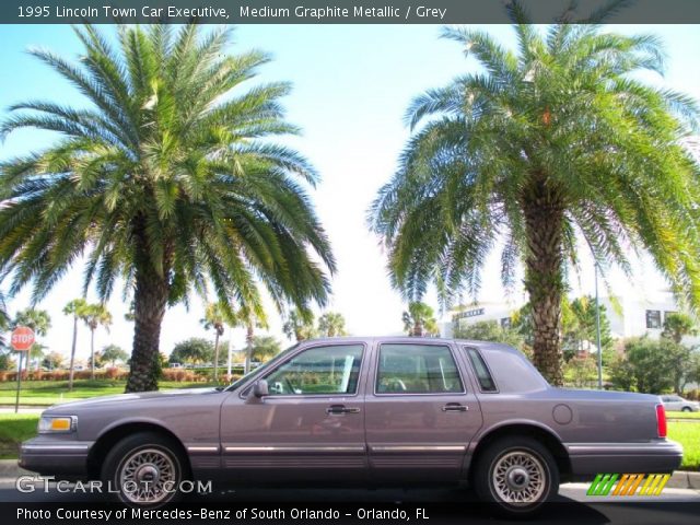 1995 Lincoln Town Car Executive in Medium Graphite Metallic