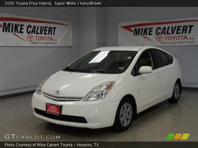 2005 Toyota Prius Hybrid in Super White