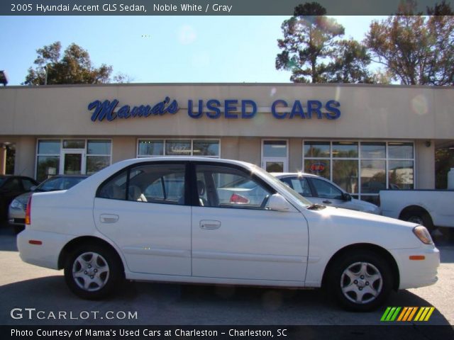 2005 Hyundai Accent GLS Sedan in Noble White