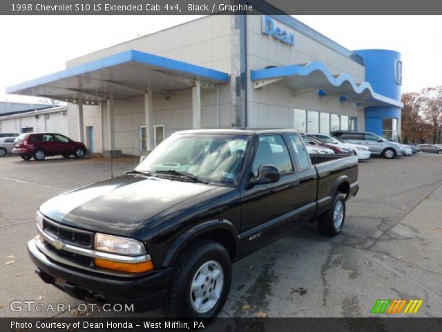 1998 Chevrolet S10 LS Extended Cab 4x4 in Black