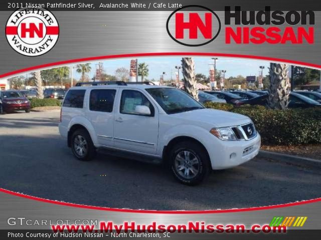 2011 Nissan Pathfinder Silver in Avalanche White