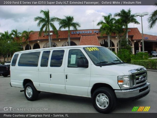 2009 Ford E Series Van E350 Super Duty XLT Extended Passenger in Oxford White