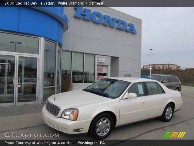 2000 Cadillac DeVille Sedan in White Diamond