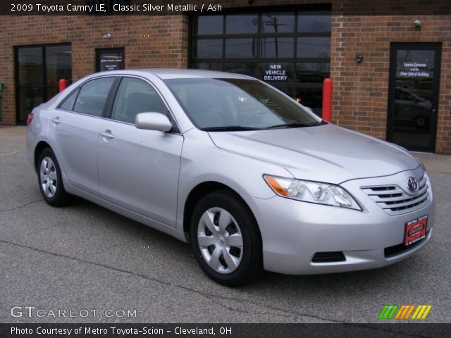 2009 Toyota Camry LE in Classic Silver Metallic