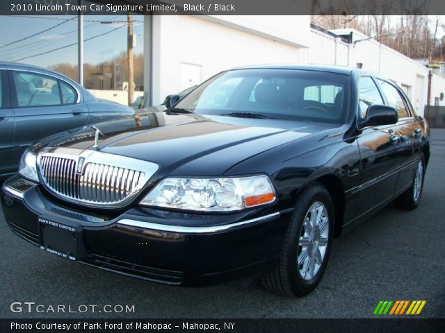 2010 Lincoln Town Car Signature Limited in Black